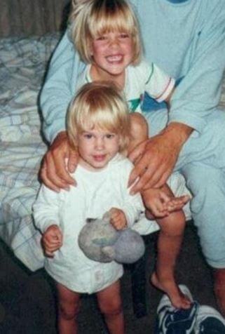 Katrin Kerkhofs with her sister.